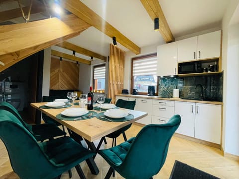 Kitchen or kitchenette, Living room, Seating area, oven, pet friendly, stove