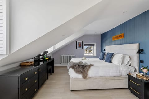 Bed, Coffee/tea facilities, Photo of the whole room, Seating area, Bedroom, heating, internet