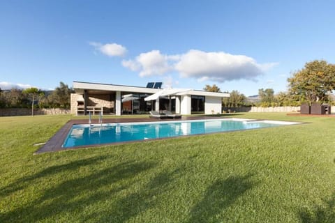 Property building, Garden, Swimming pool