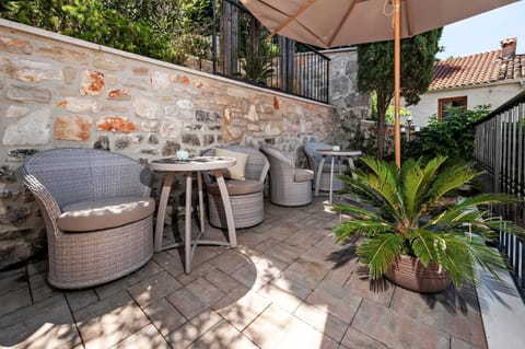 Patio, Balcony/Terrace, Seating area