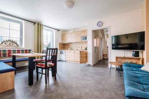 TV and multimedia, Kitchen or kitchenette, Living room, Seating area, oven