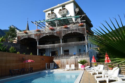 Facade/entrance, Swimming pool