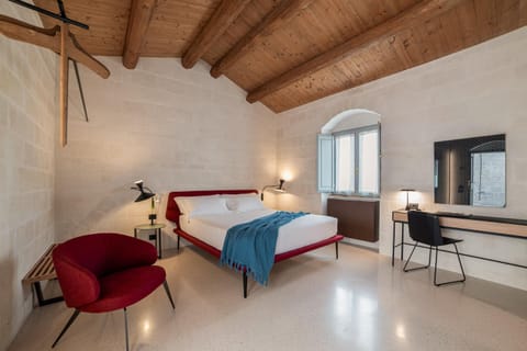 Bed, Living room, Photo of the whole room, Seating area