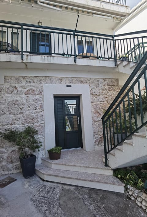 Property building, Facade/entrance
