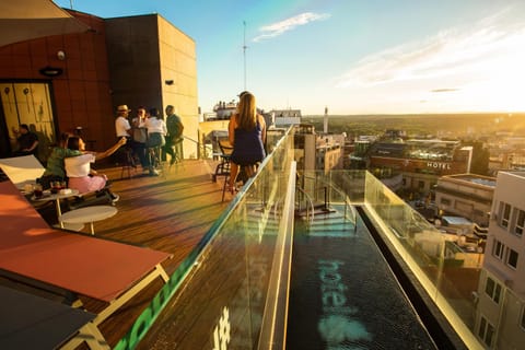Restaurant/places to eat, Balcony/Terrace, Pool view, Swimming pool