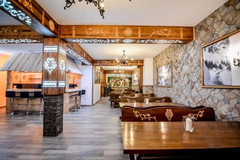 Restaurant/places to eat, Seating area