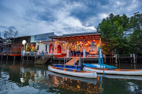 Facade/entrance, Canoeing