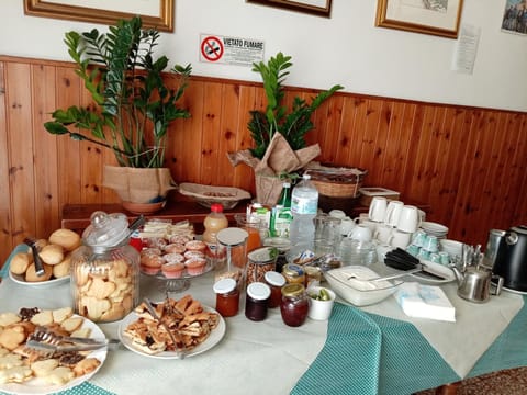 Breakfast, Buffet breakfast