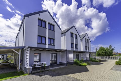 FRAJDA Domki - Apartamenty 6-osobowe - salon i dwie sypialnie oraz Studia 4-osobowe - pokój z aneksem kuchennym Apartment in West Pomeranian Voivodeship, Poland