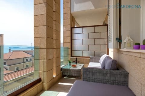 Property building, Balcony/Terrace, Sea view