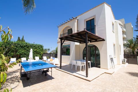 Patio, Table tennis