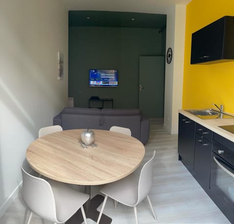 TV and multimedia, Living room, Dining area