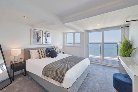 Bed, Bedroom, Sea view