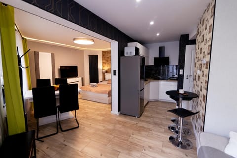 TV and multimedia, Photo of the whole room, Bedroom