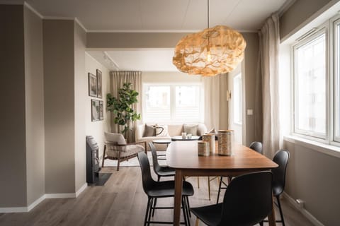 Living room, Seating area, Dining area