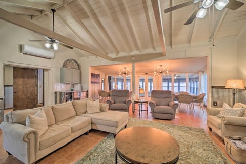 Private Beach Waterfront Disney Getaway! House in Lake O The Cherokees