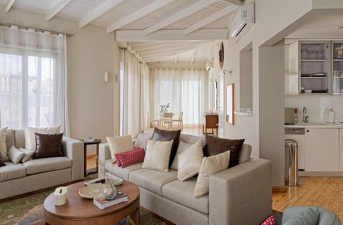 Living room, Seating area, air conditioner