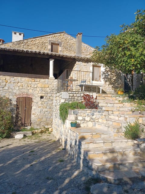 Gîtes du Domaine de Serre Long House in Provence-Alpes-Côte d'Azur