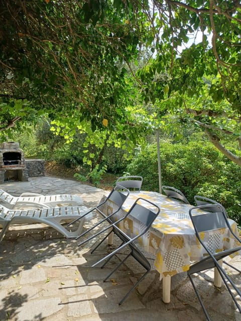 Gîtes du Domaine de Serre Long House in Provence-Alpes-Côte d'Azur