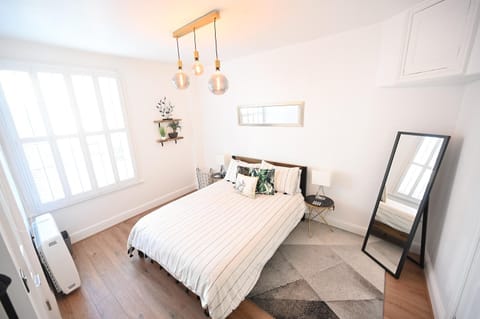 Bed, Photo of the whole room