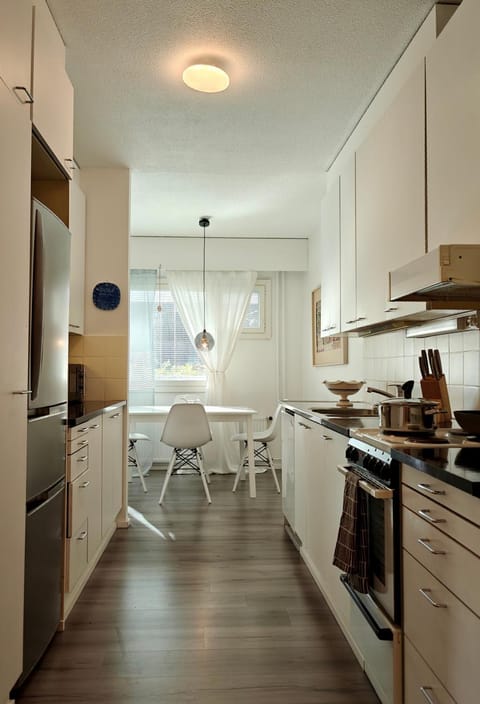 Kitchen or kitchenette, Dining area, oven, stove