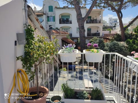 Property building, Spring, Day, View (from property/room), Balcony/Terrace