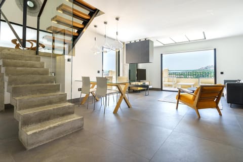 Living room, Dining area