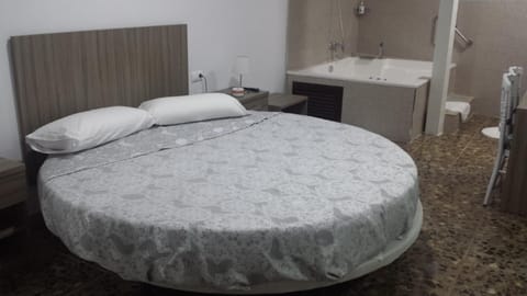 Bed, Photo of the whole room, Decorative detail