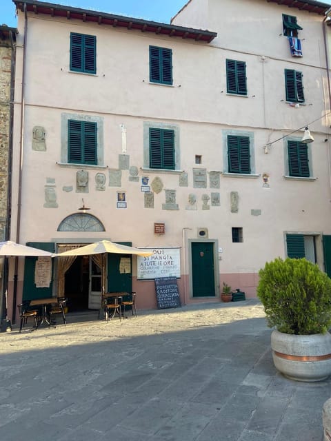 Property building, Restaurant/places to eat