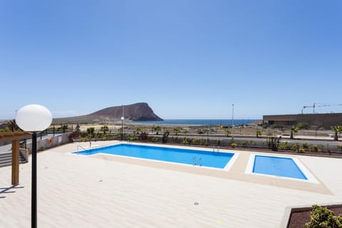 City view, Sea view, Swimming pool