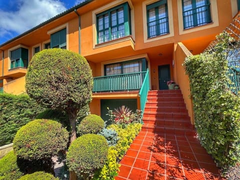 Facade/entrance, Spring