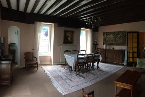 Appartement spacieux 78m2 plein centre, balcon, jusqu’à 6 personnes Apartment in Auvergne-Rhône-Alpes