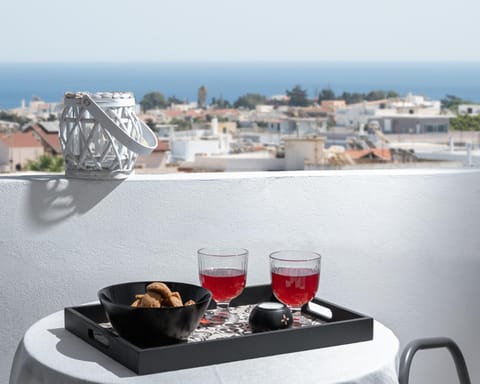 Day, Natural landscape, View (from property/room), Balcony/Terrace, Food and drinks, Food, City view, Sea view, Lunch, Drinks, Alcoholic drinks