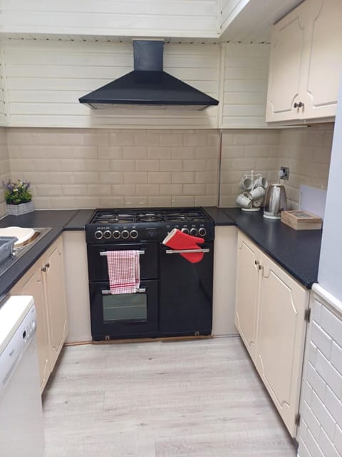 Kitchen or kitchenette, dishwasher, minibar, pet friendly, stove