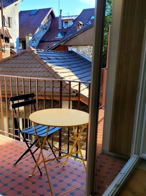 Cozy along the river - downtown & terrace - 4 Apartment in Annecy