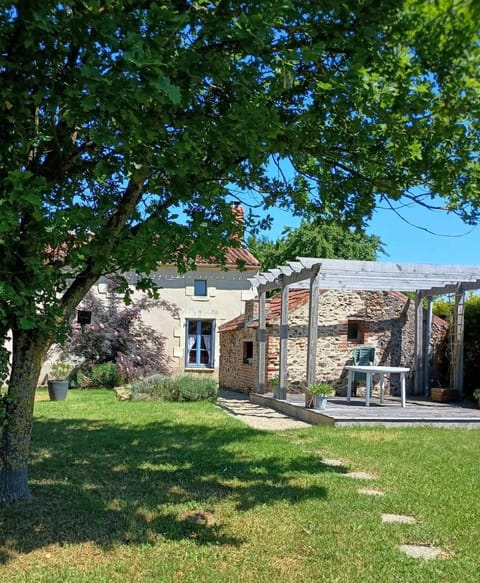 Property building, Garden, Dining area, Garden view