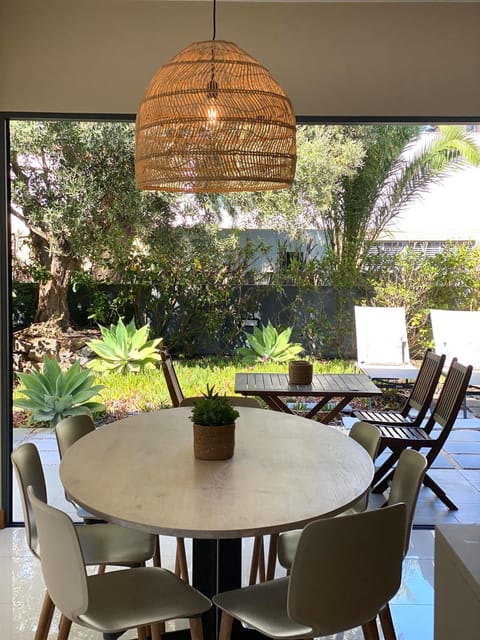 Patio, Dining area