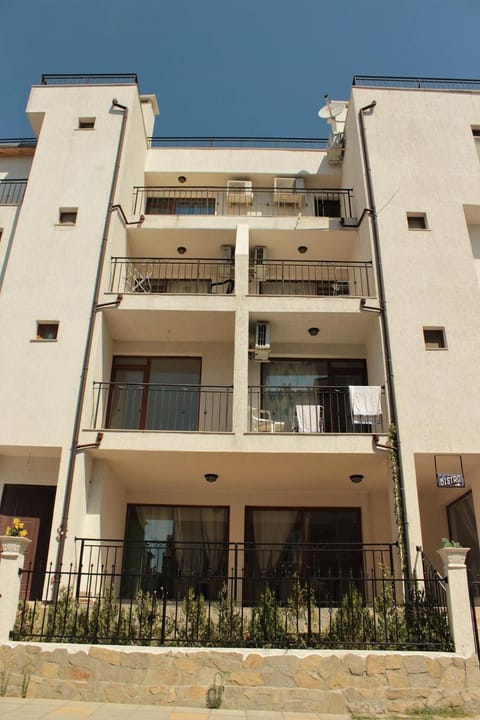 Restaurant/places to eat, Facade/entrance