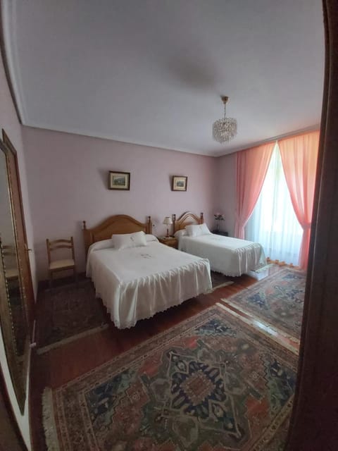 Shower, Toilet, Bathroom, TV and multimedia, Balcony/Terrace, Bedroom, City view
