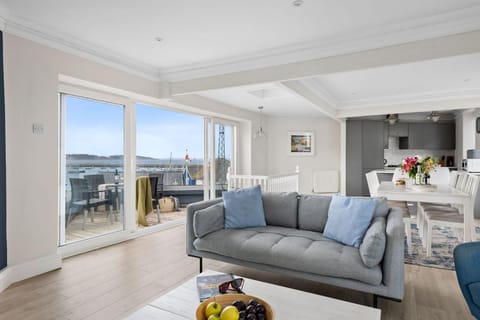 Kitchen or kitchenette, Living room, Seating area, Dining area, Sea view