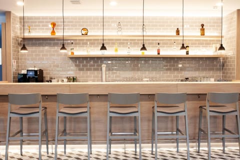 Lounge or bar, Drinks