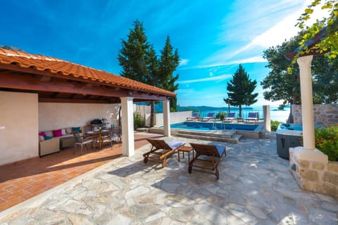 BBQ facilities, Hot Tub, Dining area, Sea view, Swimming pool, Time of day, sunbed