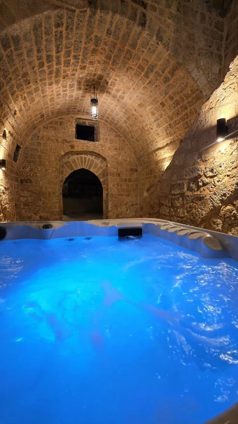 Property building, Hot Tub