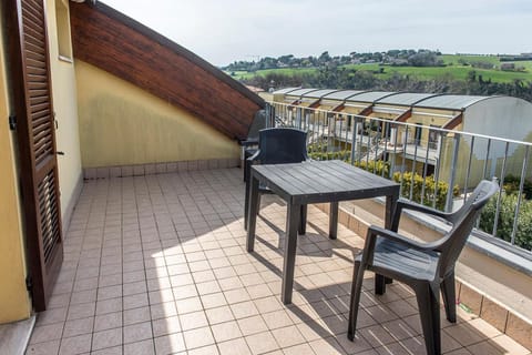 N036 - Numana, bilocale con terrazzo in residence con piscina Apartment in Numana