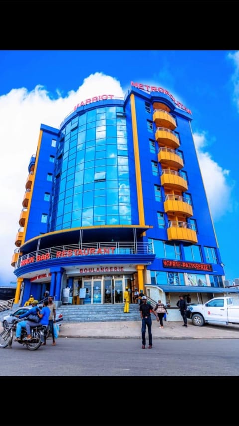 Property building, Restaurant/places to eat, Property logo or sign, Banquet/Function facilities, Evening entertainment, Continental breakfast, Parking
