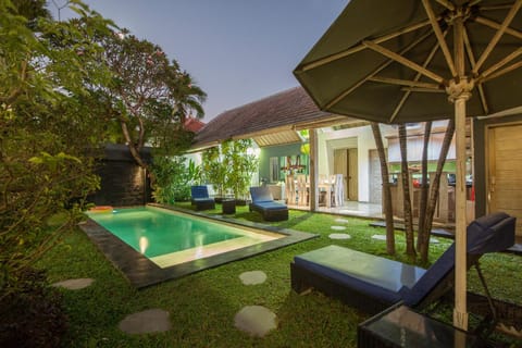 Garden, View (from property/room), Swimming pool