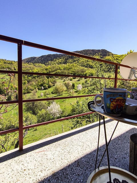View (from property/room), Balcony/Terrace, Garden view, Mountain view