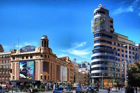 Nearby landmark, Neighbourhood