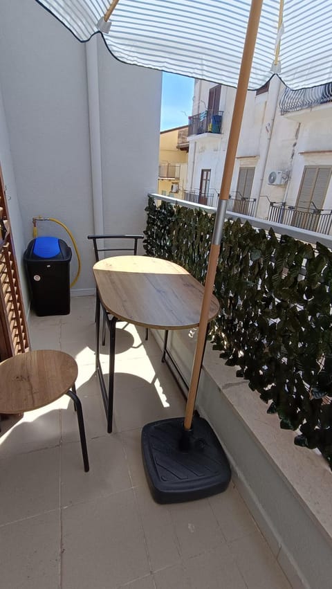 Property building, Balcony/Terrace, Breakfast