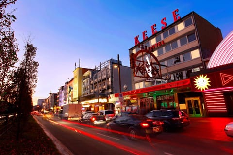 Facade/entrance